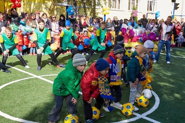 На Москалевке появилась новая спортплощадка для дошкольников