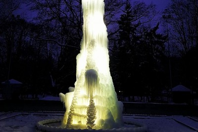 В парке Шевченко появилась ледяная скульптура