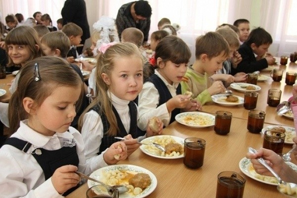 В харьковских школах увеличили стоимость питания учащихся