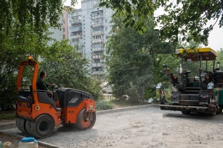 В Харькове отремонтируют более 300 внутриквартальных дорог