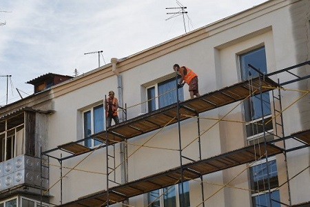 В Харькове ремонтируют фасады старых домов в центре города