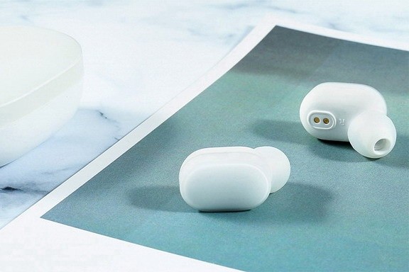 Беспроводные наушники Xiaomi AirDots: особенности и преимущества