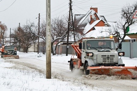 Во время снегопадов на улицах Харькова будет работать 220 снегоуборочных машин