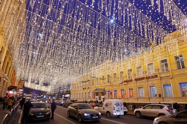 Улицы Харькова украсили к Новому году: фото