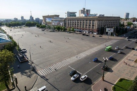 На площади Свободы на четыре месяца запрещено движение транспорта