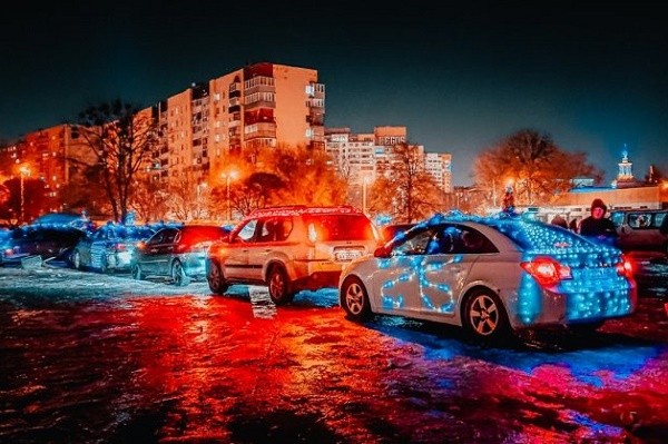 Авто-ангел: в Харькове прошел флешмоб автомобилистов