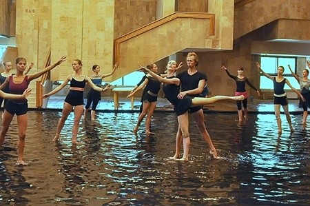 В ХНАТОБе покажут уникальный балет на воде