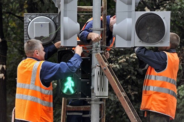 Перекресток Московского проспекта и ул. Мельникова оборудуют 20 светофорами