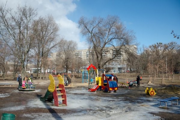 На Клочковской реконструируют большой сквер