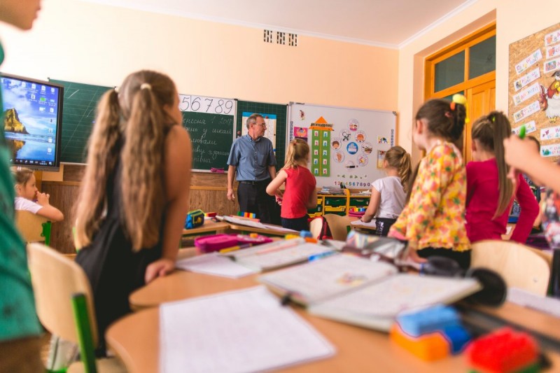 Более 80% учеников сейчас посещают учебные заведения Харькова
