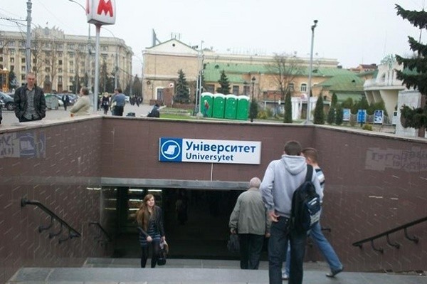 В переходах харьковского метро планируют установить скамейки