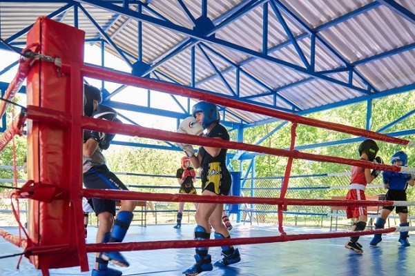 В Харькове построили первый открытый боксерский ринг для детей