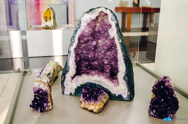 В галерее «АВЭК» представят редкие окаменелости и минералы