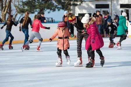 На площади Свободы установят новый большой каток и новую елку