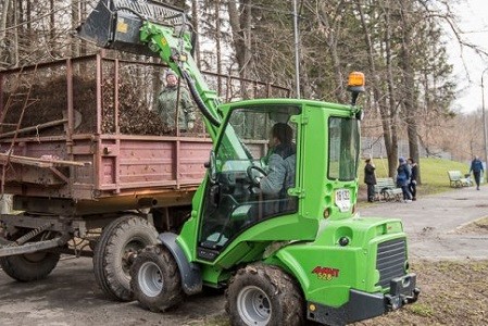 Парки и скверы Харькова благоустраивают после зимы