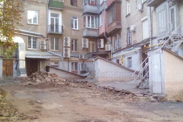 со шпилем